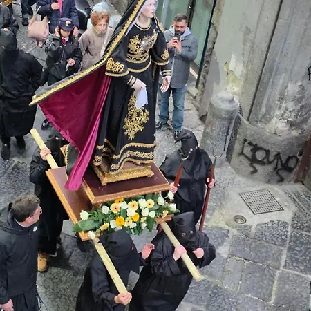 Al Centro Di Accanto Al Crist0 Velato * Nápoles