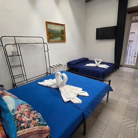 Al Centro Di Accanto Al Crist0 Velato Neapol