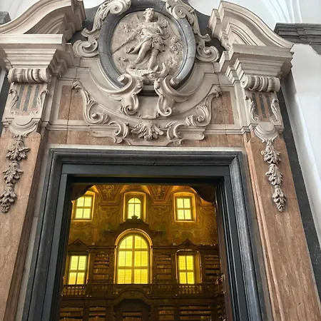 Al Centro Di Accanto Al Crist0 Velato Neapol